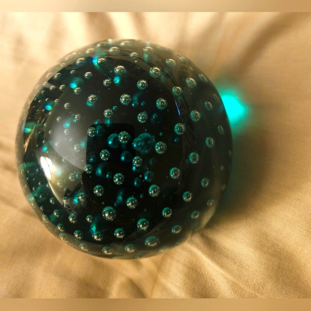 Art Glass Paperweight Teal Green Controlled Bubbles ~ Glows When Light Hits EUC